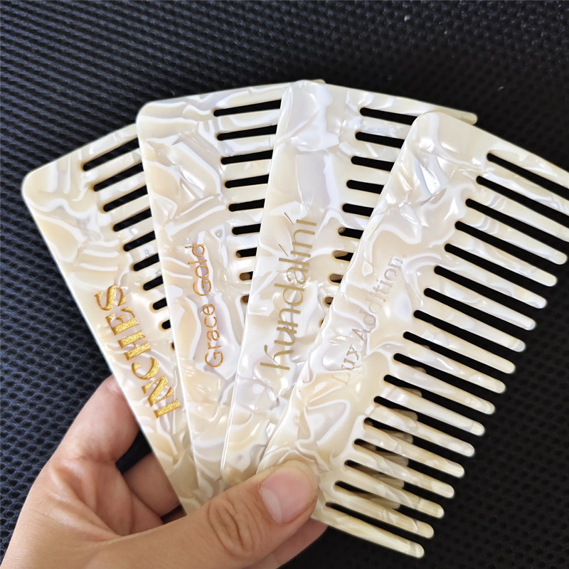 アセテートヘアコームとホーンコームはどう違うのですか?